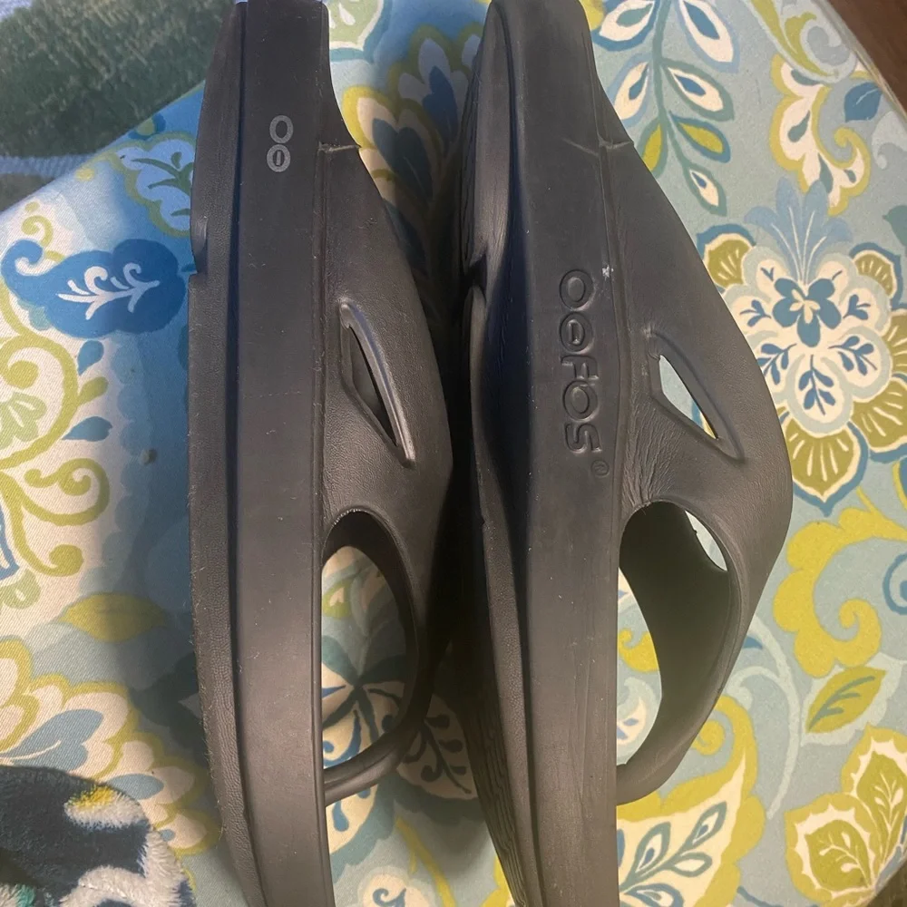 OOFOS Black Recovery Flip Flops Men 13